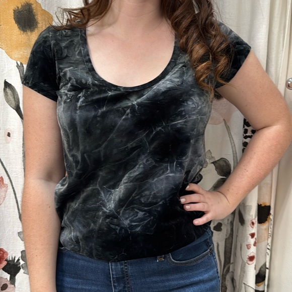 American Eagle Outfitters Tops - Women’s American Eagle Velvet Black/Grey Scoop Neckline Short Sleeve Top. Sz M